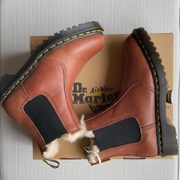 Dr. martens 2976 LEONORE faux shearling chelsea boots - 7US women’s - Picture 14 of 16